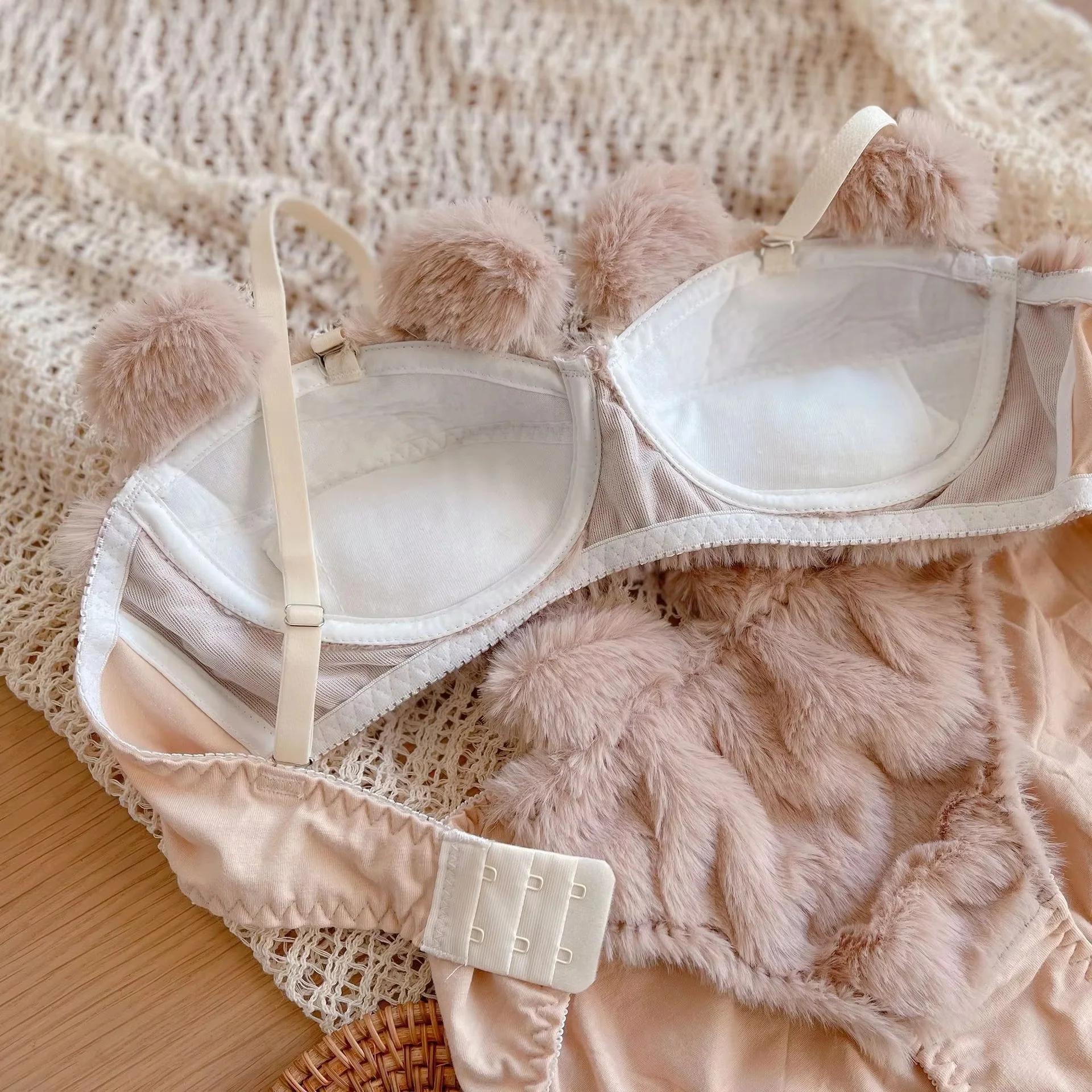 comfaura® Lunelle Plush Set